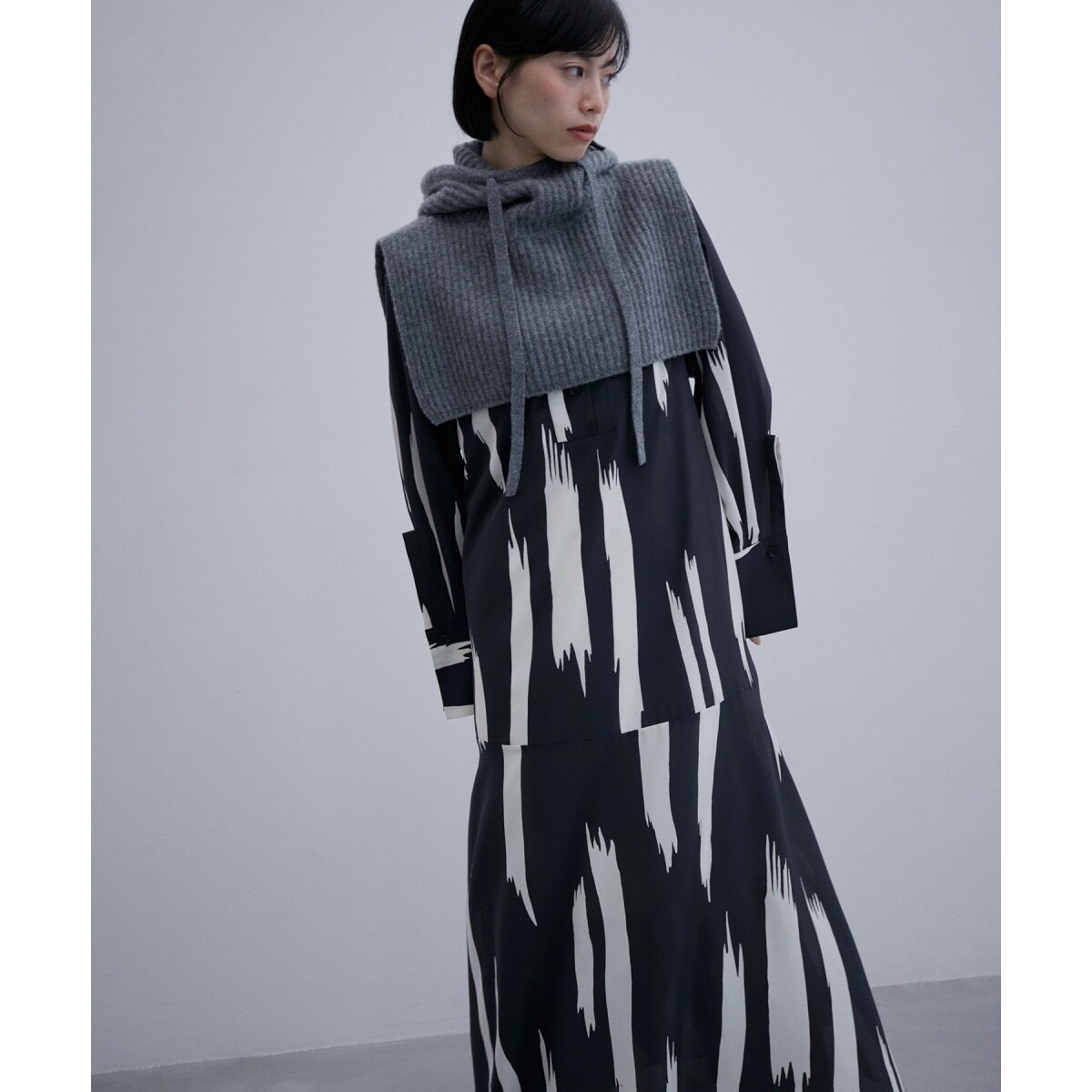 ADAM ET ROPE' アダムエロペ ハケプリントワンピース ブラック Adam et Rope' - ADAM ET ROPE アダムエロペ 22SS アート