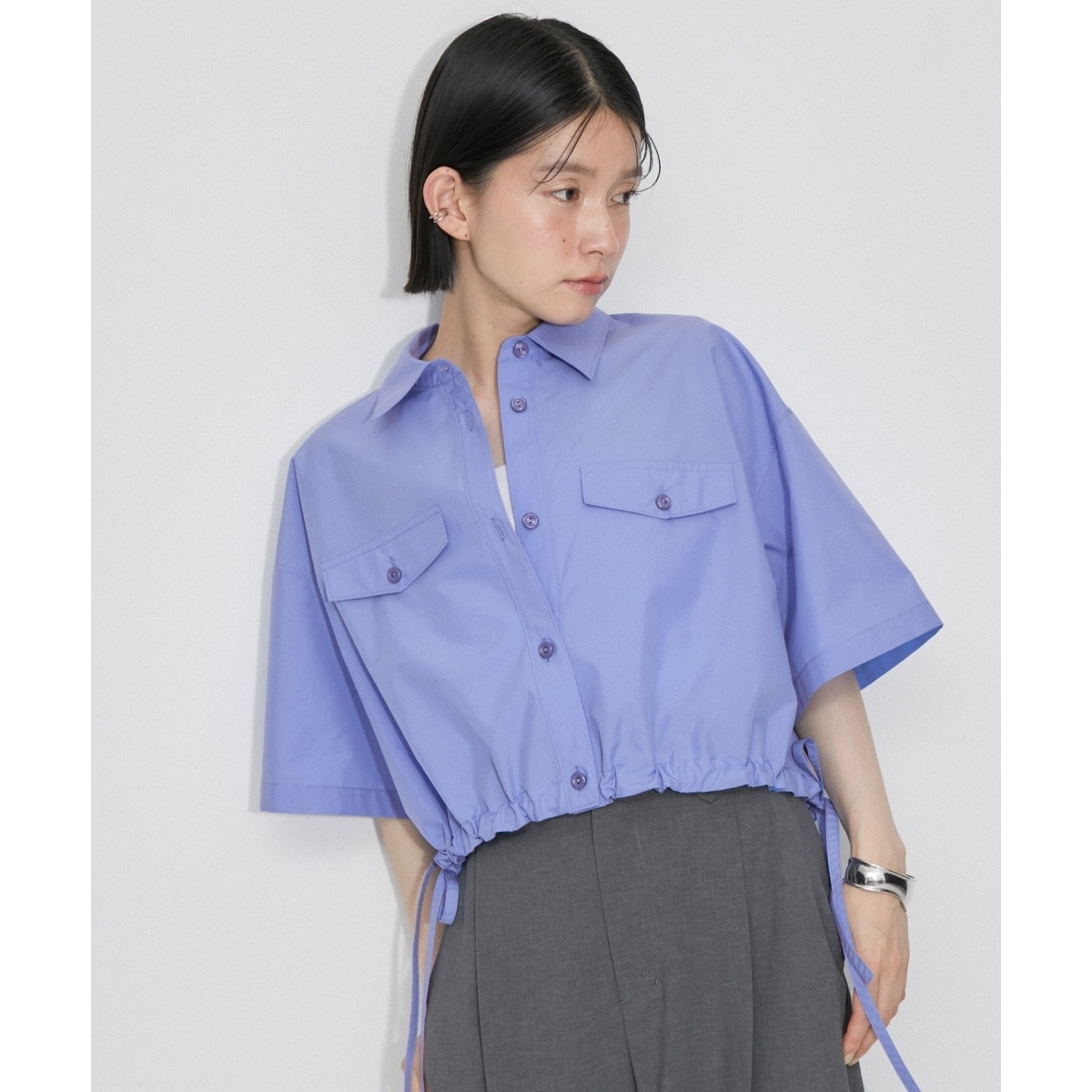 再入荷・サステナブル】コットンギャザーフリル2WAYブラウス