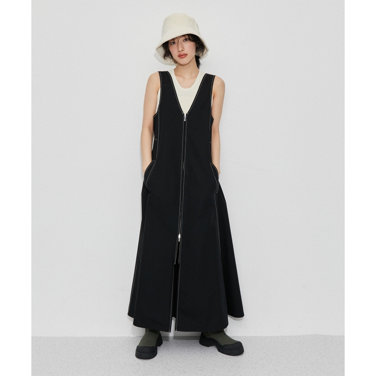 アダムエロぺ　(逸品・サステナブル)バックベルテッドワンピース ADAM ET ROPE' ワンピース 「逸品・サステナブル」バック