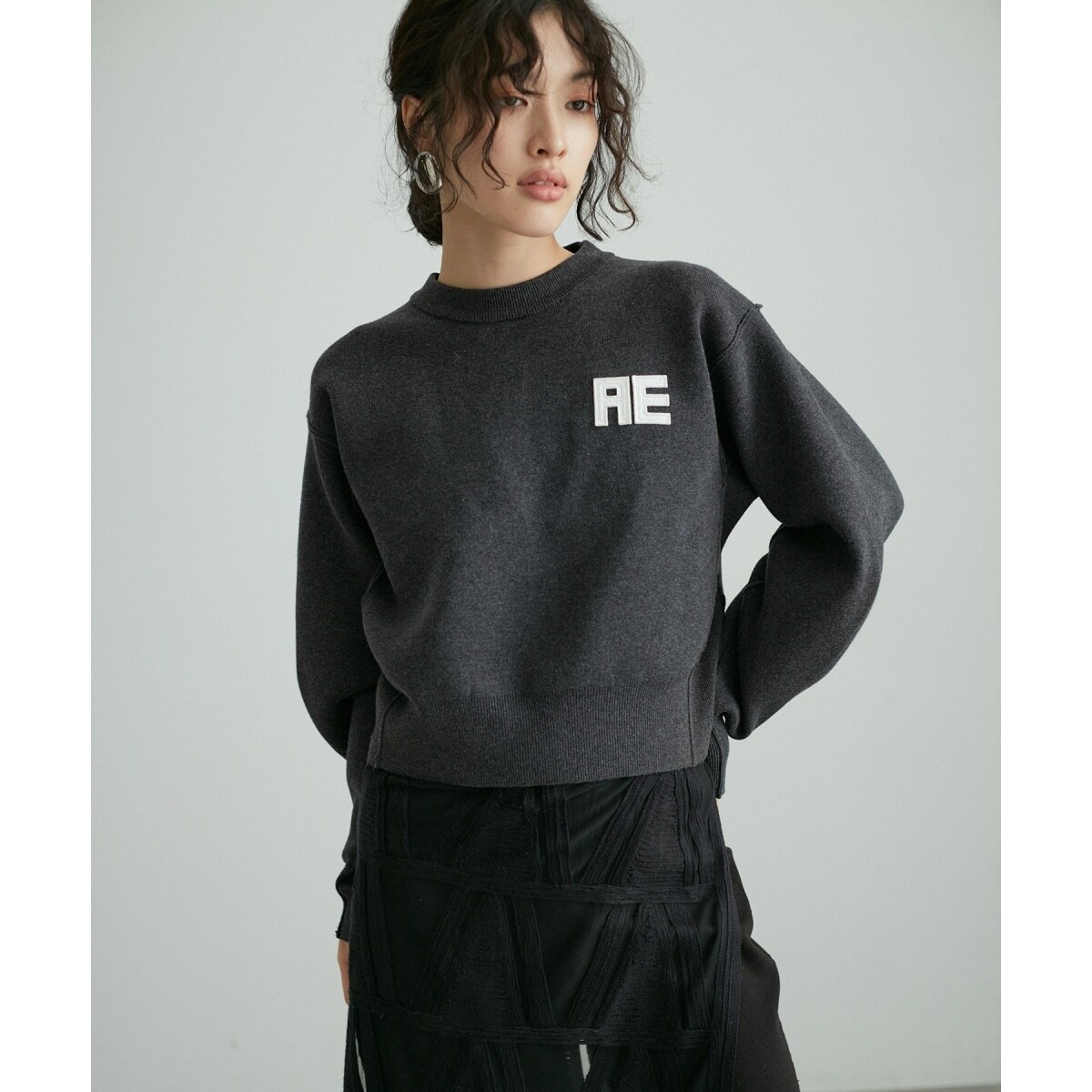 サステナブル・洗える】フェルト刺しゅうニットプルオーバー