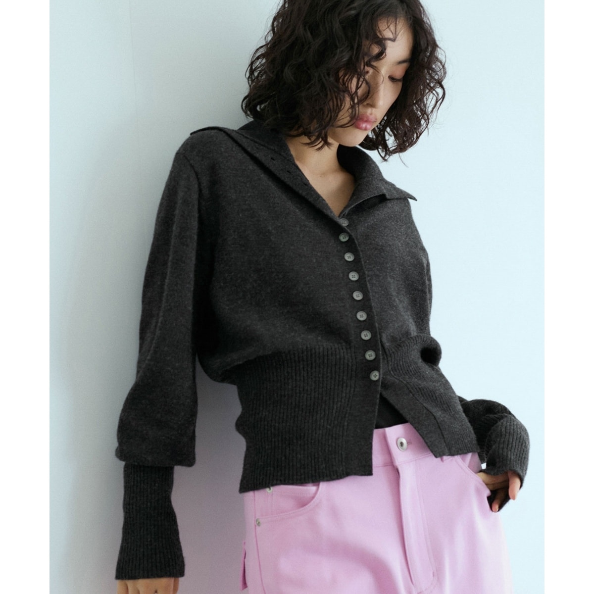 ミックスボタンペプラムカーディガン | アダムエロペ(ADAM ET