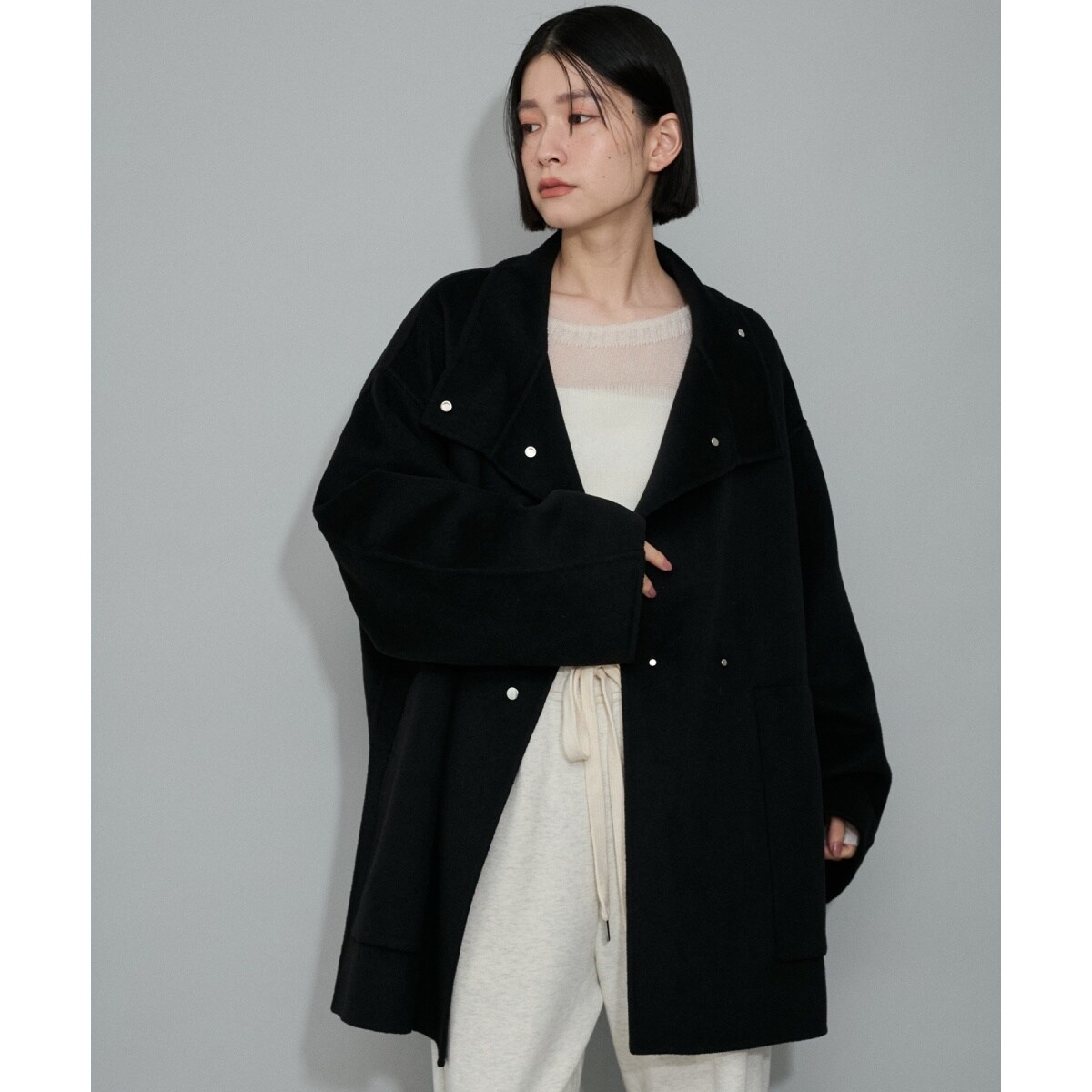 WEB限定・サステナブル】スタンドカラーハーフリバーコート