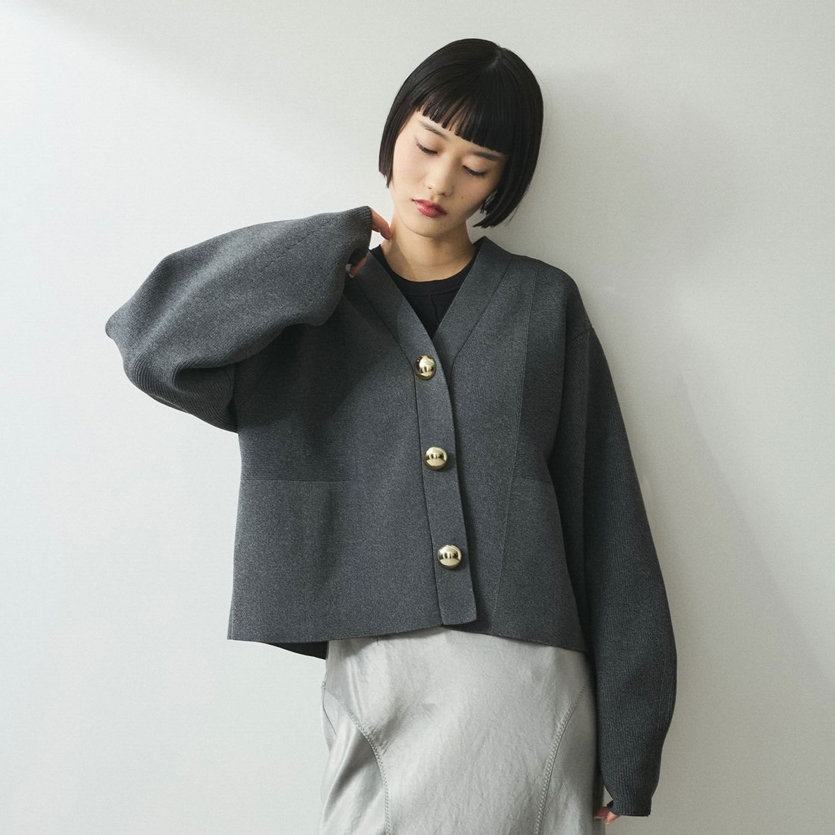 WEB限定】・【サステナブル】セレクトネックBIG釦カーディガン