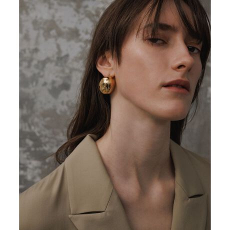 [^ԁFGAZ75000]2025tāADAM ET ROPE' EMOELLEyMaterialz^JA`^ɃS[h̃bL{sAXBZS[h̐F̂J[BXɖn̉HɂAlۂ͋CɁB yDesignz傫ȋ̃`[t̃sAXBȂׂɕSȂ悤AƗ͋󓴂ɂʂ݌vB̂ɂ≚ʂt鎖ɗL@IŃA[gȈۂ^ANZT[B yColorzS[hPFWJB yStyling PointzVvȑA𑩂˂ĂwAX^C̎ȂǂɂƊ肪Cɉ؂₩ɁB