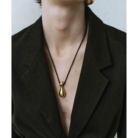 [^ԁFGAZ75050]ADAM ET ROPE' EMOELLEyMaterialz^JɃS[h̃bLH{}̃`[tBS[h̐FɂÂdオɁByDesignzL@IŃA[gȃIWi`[tɁATeR[hʂlbNXBR̕XCh邱ƂŊȒPɒ\ByColorzS[hƃVo[2FWJBiRFubNjyStyling PointzVvȃgbvXɍ킹邾ŁAȂꊴlbNXBU肷Ȃ`[tAiɃX^Cɏ؁B