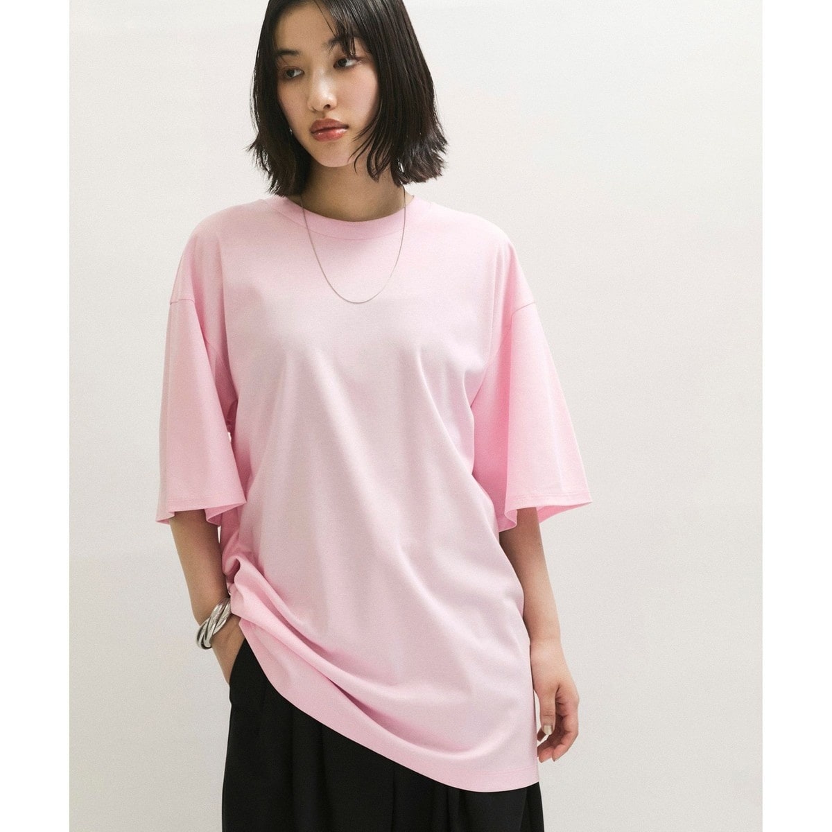 OKIRAKU x ROSE BUD/PEARL NECK TEE | ローズバッド(ROSE BUD