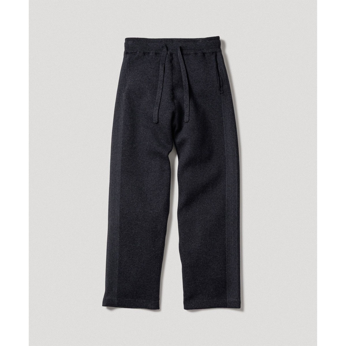 撥水加工前後刺繍入りパンツ | ルゥディパフィーインターナショナル