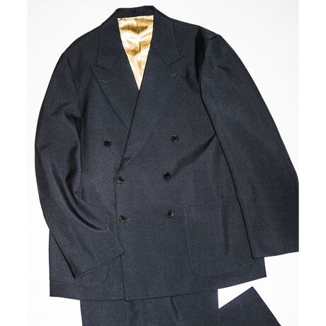 [^ԁFGMV15030]fނAÂȑ݊B\zۗAV߂̃_uuXgWPbgBZbgAbvΉXbNX͂火2v[c XbNXC[W[XbNXyfށzwubNxE[Ƀ|GXeނuhAn̂T[WfށBRp⊯ȂǃjtH[n܂{ѐD(jbP)ے鍂xT[WfނgpĂ܂BǎȞуE[̂Ȃ₩ƁAVZeBbNt@Co[̗͋𕹂Ă܂Br̎ɍœKȊj[W[h̖qō̗pꂽZQF؃VXeŊǗASESŃg[TuȍirтłB|GXeɂ͒nۑSɔzTCNgpĂ܂ByNIKKEz1896NnƂ̓{ѐD(ʏ́FjbP)́AmĂɊJԂォ猻݂Ɏ܂ŋߑ㐼mjɍvĂ܂BnƓ͌RѕžROiɐYA݂̎͌OʃJ[hɈۊǂĂ܂B̌͋{̍DAXN[ErWlXjtH[T/WfށAăgbv]̃t@bVfނ̊JdˁA120Nȏ̗j̒Ő^ɂ̂ÂƌAvVd˂ȂiĂ܂BwuExC^ÃJ[lbvgpCgcC[hfނłBtȃC[Ŵz[XpłAî銴\邽߂ɁÂ郌[ɃE[^egpAvXĂ܂B܂ARɂ̓Xgb`̂E[ƃC^ÃJ[lbvD荞ނƂŁA荂fނɎdグ܂B\bhȑgݍ킹łaȂR[fBl[gɓ݂܂ByfUCzE{bNXVGbgȂAVFCvꂽiȈہE[EGXg4{^dlŁANVbNVNȃoXEɂ݂͒xgzA{^OĂꂵɂ\EJWAΉ\ȃpb`|PbgfUCEn݂͌̂TenŁA\nƂ̃RgXgiyfpz183cm/LyTCYzTCYl:g`175cmTCYk:g176cm`W̌^ɂڈɂȂ܂B--------------------------n::ubN͂₠蓧:Ȃ|Pbg:Lk:Ȃň:--------------------------