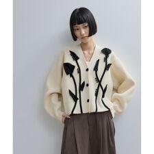 アダムエロペ(ADAM ET ROPE')の【サステナブル】3Dモチーフカーディガン