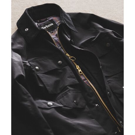 [^ԁFGKL75520]yBarbour for ADAM ET ROPE'zCMX̃CtX^CuhuBarbour(ouA[)Ƃ̕ʒACéAuTRANSPORTvx[XfɁA~^[tCtBbVO̗vfCpNĝ4̃AEg|PbgƂĕ\u]𐧍BǴAt܂ŃXgCbNɓꂵ}bgubNƁAtJ[S[hŔzAӎuE2J[œWJ܂B{ACe͐nɝH{Ă܂BbNXH͎{Ă܂ByBarbour/ouA[z1894NɃCOh̖kATEXV[YɂđnƂyBarbourz(ouA[)B`pJ҂̂߂ɐ܂ꂽhAbNXhWPbg͂܂ɂLłǍp̃AEghA}n߂ƂĈpꑱAppB̉h_CgȂǁA100NuhƂĊmłnʂzĂuhłB