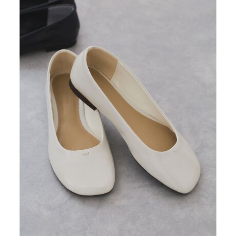 [^ԁFGAA25110]2025-26H~ADAM ET ROPE' FEMMEyMaterialz悢򊴂AU[̎ɂČItFCNU[gpByDesignzܐ͒ǂۂ݂̂RƂtHڂEhgD{̃|Cg͂肰ȂfUCvXBfC[ɎgfUCtbgV[YBVGbg◚pɂIWifUC̈ꑫByColorz[hȃubNA邳̂鑫ołItzCgAjAX̂uÊRFWJByStyling Pointzܐ敔ɒ悢{[vXA[YȃVGbg̃pcꂽX^COƍ킹̂߁B