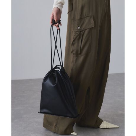 [^ԁFGAX25080]2025-26H~ADAM ET ROPE' FEMMEyMaterialz\n:ubN_炩̂tFCNU[gpB\n:eRb^炩ŔĜ悢iȃXG[h̑fނgpBn:ybg{gėpTCN|GXegpByDesignzgh̃XG[h̑fނ[hȃtHɗƂ񂾃~hTCYВobOB_炩ȑfނłȂʂ͏d邱ƂŎA^ꂵɂdlɁBƒʂ͌yʂň₷A[eBtBVU[gpB≘ɂ߂ꂪȒPBOEHbgE500ml{gE܂ݎPȂǂ܂TCYB̒2WAYdlŎgp\ByʂȂƊ̂fUCŁAJWA炫ꂢ߃X^C܂ŕLByColorzubNƃeRb^2FWJB----------------------------|Pbg:i2j[:z -----------------------------