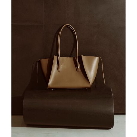 [^ԁFGAX85140]JfaDoRe JUN ONLINE \Jn 7/18()\̂ߓXܔ̔Jn߂ɔꍇ܂BADAM ET ROPEXܔ̔Jn@8/15()yMaterialz\n:iȔ򂪂AȂ₩łȂ߂炩ȃX[XU[gpB:yʂň₷A[eBtBVU[gpB≘ɂ߂ꂪȒPȑfށByDesignzgȂꂽfUCɁAg₷ւ̂lߍ񂾃g[gobOB߂ɐ݌vꂽnhƏXɂnhŌ₭A₷QBvł邾AyʂAnƂƎ邱̃tHBʂȕtɗ͂ƂAǂ̊pxǋfUCɁBɍLAC̃VGbg̓g̉HL悤ȃC[WAzBVLPCt@CȂǂՂ[łeʂɁB^̑fވႢŃubNAAC{[(i:GAX85150)pӂĂ܂B yColorẑiȃx[W PFT̕ʒJ[B----------------------------|Pbg:i1j[:A4tV_[:Ȃ-----------------------------