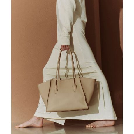 [^ԁFGAX85150]JfaDoRe JUN ONLINE \Jn 7/18()\̂ߓXܔ̔Jn߂ɔꍇ܂BADAM ET ROPEXܔ̔Jn@8/15()yMaterialz\:VNHɂA_炩Ƒϋv˔A㎿ȋvgpB:yʂň₷A[eBtBVU[gpB≘ɂ߂ꂪȒPȑfށByDesignzgȂꂽfUCɁAg₷ւ̂lߍ񂾃g[gobOB߂ɐ݌vꂽnhƏXɂnhŌ₭A₷QBvł邾AyʂAnƂƎ邱̃tHBʂȕtɗ͂ƂAǂ̊pxǋfUCɁBɍLAC̃VGbg̓g̉HL悤ȃC[WAzBVLPCt@CȂǂՂ[łeʂɁB^̑fވႢŃx[W(i:GAX85140)pӂĂ܂ByColorzX^COɂiɓޏ_炩AC{[ƁAȂ肷ȂiȃubN̓V[XŊ􂷂J[B----------------------------|Pbg:i1j[:A4tV_[:Ȃ-----------------------------