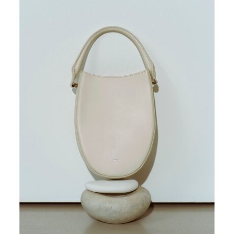 [^ԁFGAX85170]JfaDoRe JUN ONLINE \Jn 7/18()\̂ߓXܔ̔Jn߂ɔꍇ܂BADAM ET ROPEXܔ̔Jn@8/15()yMaterialz\:n̂邵Ƃ̋vgpB:yʂň₷A[eBtBVU[gpB≘ɂ߂ꂪȒPȑfށByDesignz^}Ŝ悤ȏ_炩Ȑȃ~j}2WAYobOBtBYɈێ邽߁Afނ̓nƍd̂郌U[gpBǂ̊px猩ĂǋAyʂɂ1_BX}[gtH҂܂~jTCYȂnhobOƂĂV_[ƂĂ􂷂pIȃfUĆBV[YMediumobO(i:GAX85160)pӂĂ܂ByColorz񂾋Ĉ悤ȃItzCgAuEA_炩ɓTamagox[WBǂ̐Fi`Ŏl̃X^CɊY3FWJB----------------------------|Pbg:Ȃ[:zs tV_[:(߉jtV_[O:-----------------------------