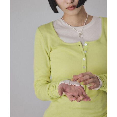 [^ԁFGAM25020]2025-26H~ADAM ET ROPE' FEMMEyMaterialzE[100%gpA\tgłȂ߂炩ȔG̃w[lbNvI[o[Bɍׂ̂߃E[L̂ȂA\tgłȂ₩ȃ^b`BE[Ȃł̗͂DꂽۉƂ̒SnŁAq̕ɂ߂ȈꖇBy₩ȒSnŁAĝG߂~܂ŉKɒp\B悢򊴂ƃVA[炵oBz[PA\ȁA񂵗͔Q̈ꖇByDesignzƂ^b`ŏH̑璅płw[lbNgbvXB[h[uɐFႢőȂA񂵗͔Q̃Jbg\[B͂Ē߂ɂĂAjbg̑炿ƌAقȂFd˂ăC[hX^Cyނ̂߁B̓JbgItdlɂĂAd˒Ă΂炸AG߂̕ςڂ犦܂ŏd󂷂gbvXBVvȂꂽfUCŁAꖇ烌C[h܂ŕL􂷂ACeB?yColorzIIt킸Ɏgėp̂ubNAق̂Ƃy₩ȃLiAlۂ[߂̃uEAly݂₷DCO[AR[f؂₩ɍʂN₩ȃbh5FWJByStyling PointzVvȃfUCłǂȃ{gXƂǂAꖇł̒p͂AWPbg̃Ci[ɍ킹C[hX^C߁Bfj⃏ChpcłƃtɒȂX^ClɂȂgbvXB---------------:藠n:ȂLk::Ȃň:J:{^---------------fg:165cm size:F