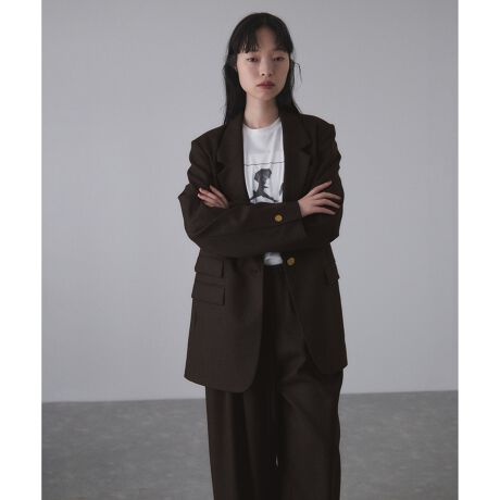 [^ԁFGAV25050]2025-26H~ADAM ET ROPE' FEMMEyMaterialz̑łݖ{ixjAKxȒ芴ƂȂ₩𕹂E[̃tmfނgpB߂ׂ炩ȃ^b`Y߂ȕ\ʊ͓IȑfށByDesignz͂Ⓑ߂ɐݒ肵AXbLƂVGbgdグBtbv|Pbg2iɘA˂`FW|PbgfBe[̗pANZgɂAVOuXgWPbgB뒆S͐[߂̃XbgĂA{^ŊJ\Ȃ̂ŁAȂɕω邱Ƃ\BOgƑɂ̓S[h̃{^|CgɁByColorzlۂ[݂̂`R[ƁA[݂̂uE2FWJByStyling Pointzfނ̃C[W[XbNX(i:GAS25140)ƃZbgAbvŒpACi[TVct[fB[킹ăJWA_EĒp̂߁B܂Afjɍ킹ČXbgJĒp̂GOODB---------------:Ȃn:Lk:Ȃ:Ȃň:J:{^J|Pbg:---------------fg:169cm size:38