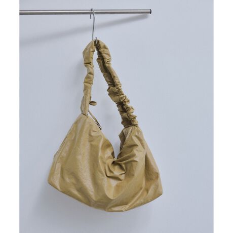 [^ԁFGAX25160]2025-26H~ADAM ET ROPE' FEMMEyMaterialz\n:U[CNȃṼiCgpByDesignzʋ΁AsAW[A}U[YobOȂǂŗlXȃV[Ɋ􂷂V_[obOB̓TCY߉\ŁA|V_[ɂȂfUCŃV[Ył߁BA4TCY̎^ubgAm[gp\RȂǑR̉וLCɐڂ[\BlfނŁAJWA⏭ꂢ߂ȃR[fBl[gɂ₷ACeByColorzubNƃx[W2FWJ----------------------------|Pbg:i3j[:A4Az-----------------------------