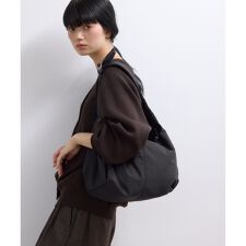 アダムエロペ(ADAM ET ROPE')の【WEB限定】フォルムナイロンショルダーバッグ