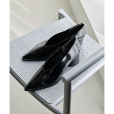 ポインテッドトゥパンプス