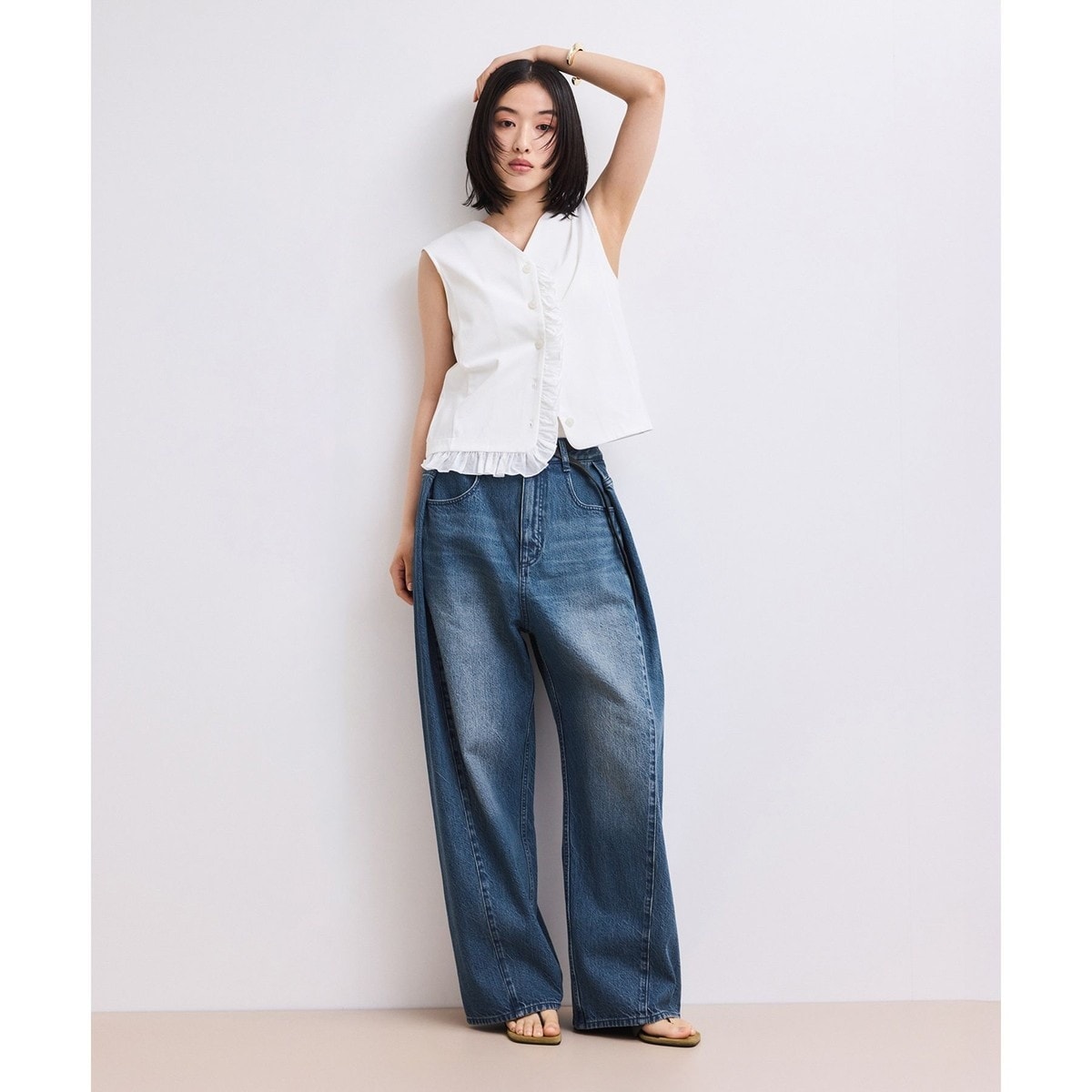 美品 アダムエロぺ フロントタックハイライズデニム ワイド サイズ調整可 WEB限定】・【サステナブル】タックディティールワイドデニムワイド