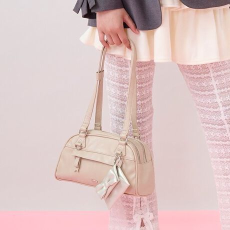 [^ԁF8153410]Be[Ŵ鍇fނlۂ{XgobOłB_ut@Xi[Ȃ̂ŁAڂɖ𗧂܂B̃AE^[𒅂Ăg₷A߂̃V_[݌vBLLPAdl̃{|[`Ă܂B`[iiԁF8153414j₨莝̃L[z_[킹āAJX^}CŶIXXł