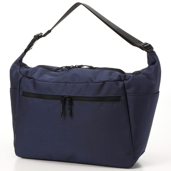 B.C.+ISHUTALネイサンショルダーバッグ軽量ポリエステル素材