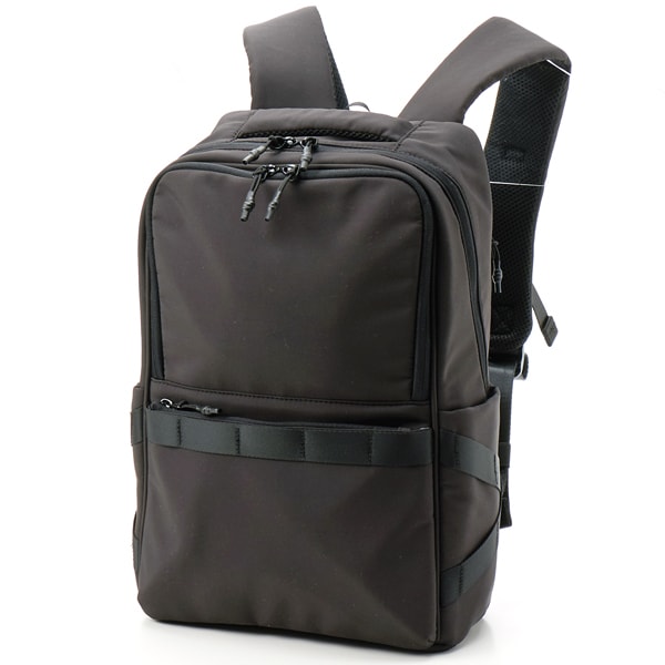 ミニマルデザインでちょうどいいサイズ感の撥水軽量スクエアデイパック