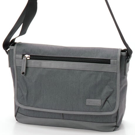 [^:IOB-7303]JWArWlX܂ŕLgV_[obOłBVvȃJuZfUCŃCfނ͖ے|GXe/w{DɝH{Ă܂BJuZɏd^RCt@Xi[?10̗pĂ܂BpXP[XX}tHȂǃTbƏoł֗|PbgłBC[͈S̃t@Xi[J^CvłBC[̌둤Ƀm[gPCȂǎ[ɕ֗ȃE^|Pbg܂BC[Oɂ2x^|Pbgƃt@Xi[|Pbg܂B{̔wʂɂ͒TCt蒠ȂǏo֗ȃt@Xi[|Pbg܂B{̔wʂɂ̓L[o[ɑ\ȃzbN߃xgtĂ܂BJWAArWlXAgx܂ŕLgV_[obOłI