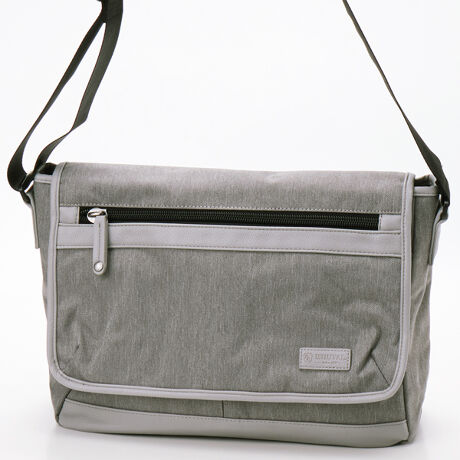 [^:IOB-7303]JWArWlX܂ŕLgV_[obOłBVvȃJuZfUCŃCfނ͖ے|GXe/w{DɝH{Ă܂BJuZɏd^RCt@Xi[?10̗pĂ܂BpXP[XX}tHȂǃTbƏoł֗|PbgłBC[͈S̃t@Xi[J^CvłBC[̌둤Ƀm[gPCȂǎ[ɕ֗ȃE^|Pbg܂BC[Oɂ2x^|Pbgƃt@Xi[|Pbg܂B{̔wʂɂ͒TCt蒠ȂǏo֗ȃt@Xi[|Pbg܂B{̔wʂɂ̓L[o[ɑ\ȃzbN߃xgtĂ܂BJWAArWlXAgx܂ŕLgV_[obOłI