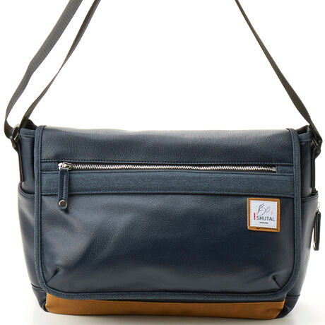 [^:IKL-7903]A4Ή̂Ԃ^CvobOłBo◷sɕ֗ȃL[o[ʂ𓋍ڂAgTCh|Pbg̓ybg{g[ɂΉBwʂ͌yʃbVdlŁAt@Xi[|PbgĂ܂Btbvɂ̓t@Xi[|PbgAtbvグƃI[v|Pbg~2zuB̓E^|Pbg~1AI[v|Pbg~2At@Xi[|Pbg~1Őڂ₷\łB 5 cm ̃w{e[vň芴߁A͍d_炩ȂݒB