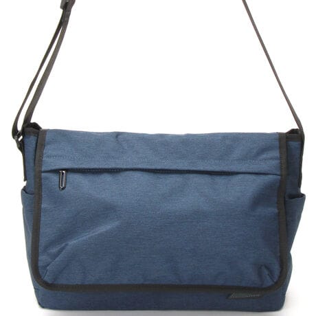 [^:IMA-6903]yIMA-6903z^tbvV_[obOJWAȂۂ̉^tbvV_[B<br>ۃ|GXefނ̗pAyʂϋvɗDĂ܂B<br>wʃ|PbgƃL[o[ʂAo◷sɂ֗B<br>TCh̃|Pbgɂ͐LkStŃ{g܂ݎP[\B<br>B4t@CΉŁArWlXfC[[X܂ŕL􂵂܂B