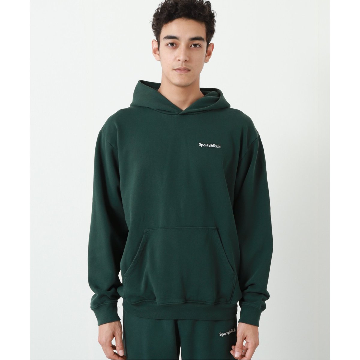 Sporty＆Rich / スポーティアンドリッチ】 SERIF LOGO HOODIE