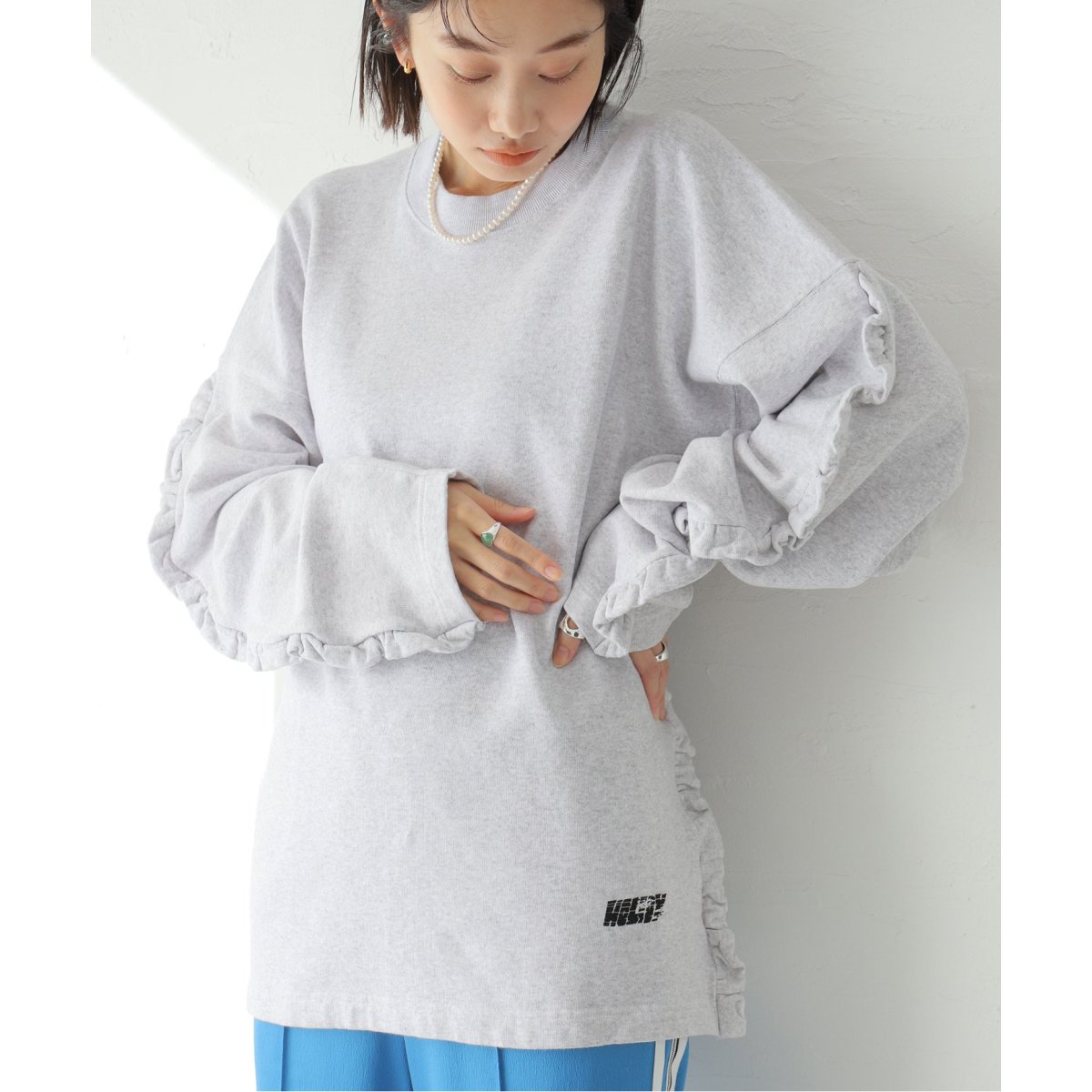 MINI SWEAT RUFFLE RUFFLE TOPS ホリデイ-