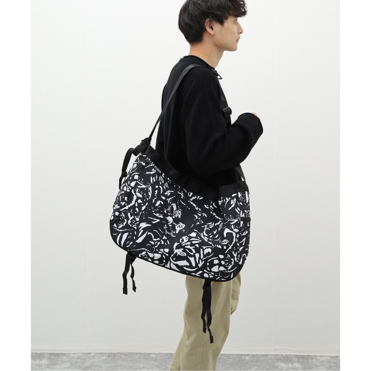 Alexander Lee Chang ｘ CHROME】NEWSPAPER MESSENGER- | ジャーナル