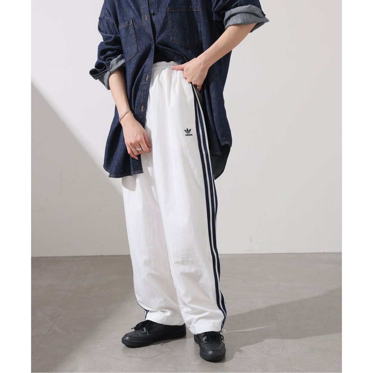 ホワイト スリムフィットパンツ サイドストライプshindyさま専用 SNIDEL ホワイト スリムフィット パンツ パンツ｜SNIDEL(スナイデル)の