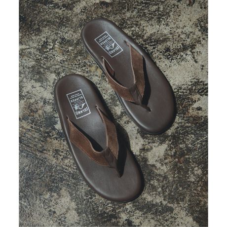 [^:24093610011610]ISLAND SLIPPER ~ JOURNAL STANDARDW[iX^_[hʒ̃AChXbpBG̓U[̃tbgxbhɁAꖇṽunCh̃obNXL\ʂŎgpBgOꖇv̂߁A肪_炩ANbVjOɗDꂽ\[Ƒ܂āAKȗSnڎwĂ܂BubNAlCr[AuE𓯌nFőgݍ킹3FWJBAEg\[̓VbNɃubNœꂵĂ܂BʒfȂł͂̓ʊ̂dオƂȂĂ܂ByISLAND SLIPPER / AChEXbpz1946NnƂ̃nC̃T_[J[BfUC琻܂őSĂ̍HnCōsĂ鐔Ȃ[J[Bւ̕SyׂɁAC\[ɂ͏_炩NbV{ĂAɃtBbg͂߂邽߂ɘpȂtbgxbg̗pȂǁAr[`T_Ƃ͎vȂقǂ̉KȗSn͂̃ACéA܂Ōn̐lX⑽̃T[t@[B爤ĂuhłB舵ɂẮAiɂĂi\łmFBƖ̊֌WɂAۂFČꍇ܂B܂p\REX}[gtHȂǂ̊ɂA኱iƉ摜̃J[قȂꍇ܂Bi̐F́AiAbv摜QƂB