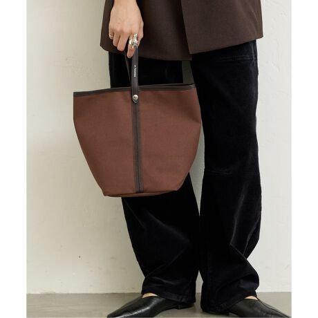 [^:25092410002630]y2025 AWzJOURNAL STANDARD[J[^ԁFSEB01_CLN1J[ɂĕД̔J[F[J[J[ubN(001)FBLACKuE(020)FCHOCOTCYɂĕД̔TCYF[J[TCYt[(009)FONEyLA TESORINA / e][iz̃obOőlȕ\But@bVɍ킹āAobOւlɊy߂vBLA TESORINA( e][i)͂ȎvaobOuhłBC^AŁu؂ȐlvӖuhLA TESORINA͎gɂăfUC╵͋CωA\LȃobOĂ܂B̓̋Ct@bVɍ킹āAȂ炵X^COɈĂ܂BIfނƏn̐ElɂāAЂƂJɎdグꂽobÓAgقǂɈ킭ʂȑ݂łB