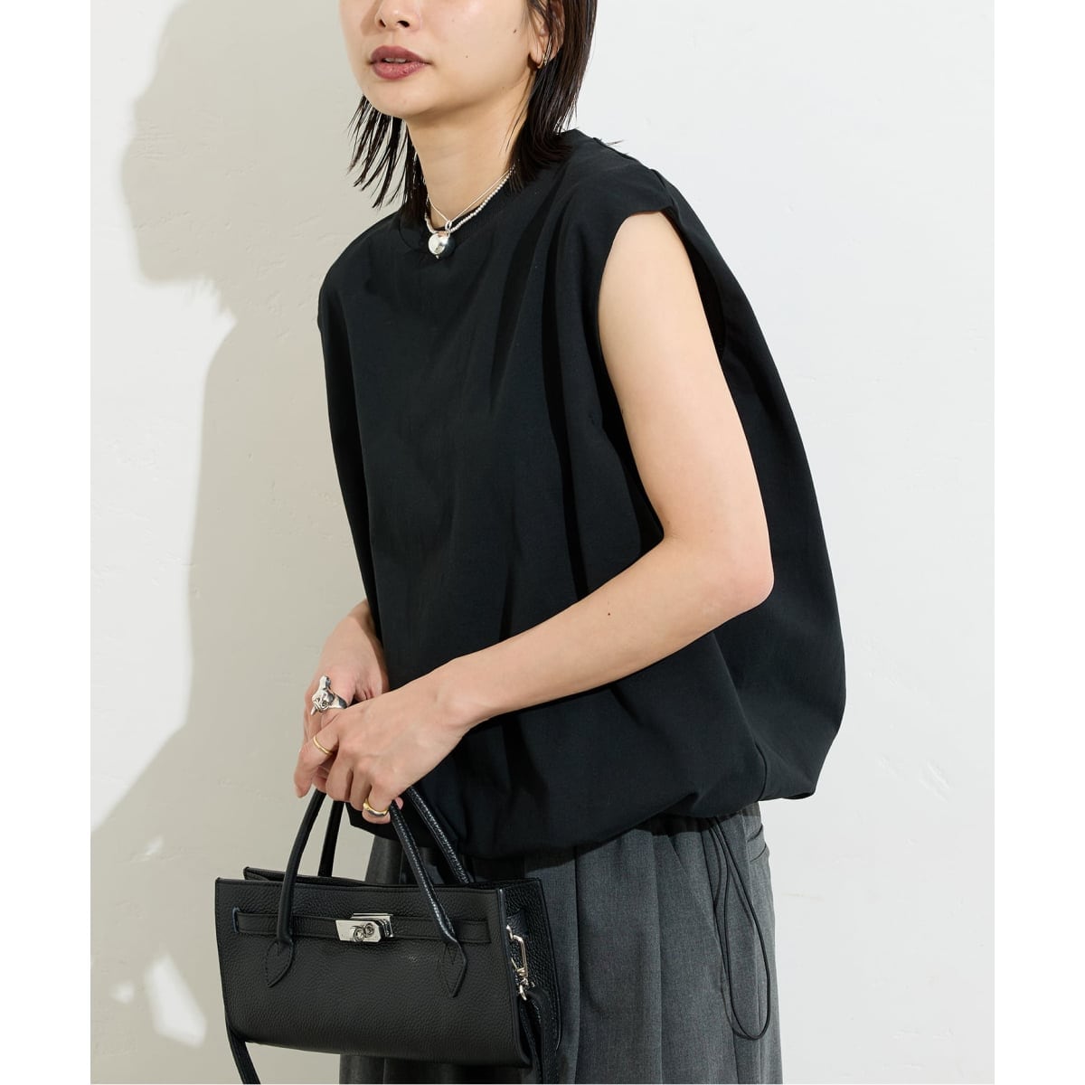 再入荷』Vネックウエストギャザーブラウス | アーバンリサーチ