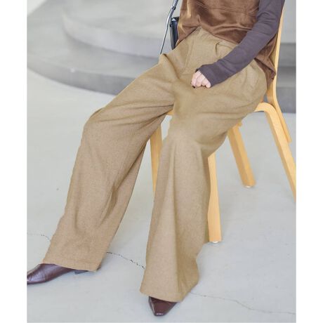 ベージュ系　薄茶色系　BEIGE