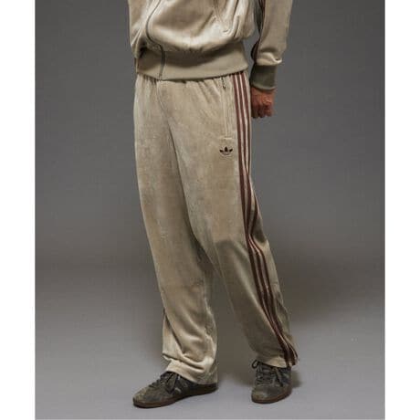 [^:25030610002930]adidas SMU FB TRACK PANTS VELOUR / t@C[o[h gbNpc xA[J[^ԁFKD9388JOURNAL STANDARD ExclusiveJ[Ƃēoꂷt@C[o[h gbNgbvB[݂̂I[uO[H~炵oꒅBOWA[ŃNVbNȃxxbgt@C[o[hpcBFB TPxApc𗚂āAKƃX^C̐Eɑ𓥂ݓ悤BNVbNȃfUCƃ_ȃZX̗ZDސl̂߂ɍꂽpcBxAn͍A낮ۂɂAMĊOoۂɂœKBM[tBbgɃfUCꂽpcŁARŉKɓ낤Bjbg\ꂽ͋CoANC̔zF͂Cɓadidas OriginalsACeƑgݍ킹₷lȃX^C񋟁BƂŃbNXƂAJWAɏoƂAFB TPxApc̓X^CbVŉKȗSnBadidas炵āÃpc[h[u̒ԂɁB ̑Exclusive͂iԁF25070610004430@iFadidas originals / AfB_X IWiX Exclusive gbNgbviԁF25093610002230@iFadidas originals / AfB_X IWiX Exclusive TOBACCO ^oRJOURNAL STANDARD ladiesœWJ̉LiԂƓ̏iłBiԁF25030410000730@iFʒyadidas originals/AfB_X IWiXzBB TRACK PANTS JSSP yadidas originals / AfB_X IWiXzXg[gX|[cEGAuhƂ2001NɓoꂵuAfB_X IWiXvB1972N1995N܂ŁuadidasЁṽJpj[SgtHCSiOt̃SjɂAAX[ĝ߂ɊJꂽv_Ng̕iÃ݂gh𔽉fV샂fR{[Vɂv_Ng܂ŁALiWJ́B Д̔J[F[J[J[O[C(009)FڲД̔TCYF[J[TCYXS(801)FXSS(802)FSM(803)FML(804)FLXL(805)FXL舵ɂẮAiɂĂ戵\ɂĂmFBƖ̊֌WɂAۂFČꍇ܂B܂p\REX}[gtHȂǂ̊ɂA኱iƉ摜̃J[قȂꍇ܂Bi̐F́AiAbv摜QƂB