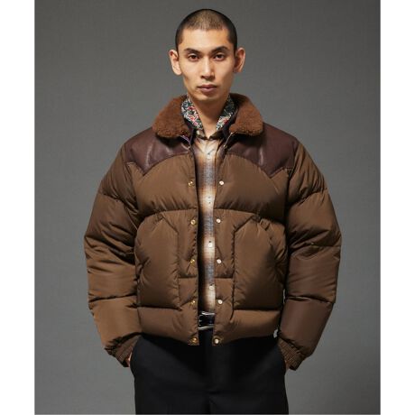 [^:25011610005230]ROCKY MOUNTAIN FEATHERBED CROPPED CRISTAE^[fނ烉Ci[Ã݂[gAU[[NAhbg{^Ɏ܂ŁAׂĂ̑fނƃp[cIJOURNAL STANDARDGNXN[Vudl̃_EWPbgB25FWV[ÝAfB[XfɂNbvhx[XɁAY炵oXɍč\zʃfƂēoꂵ܂Buh̃A[JCuXyNgȂAFfBe[ЂƂJɌAIȃVGbgƐ▭ȏ䊴ɃAbvf[gBTCY40E442TCYWJŁAWXgł[Yły߂鎩RȃtBbeBO\B蔲ꂽfނƐꂽfUCZAG̃XyVACełB yRocky Mountain Featherbed / bL[}Eez1960N㔼ɃAJw̃EB^[][gƂĒm郏CI~OBWN\z[őnƂꂽJE{[C̃_EEGAuhBlCeBuAJ̃U[P[vQlɂpڂ̂Ȃ1ṽEGX^[NiONE UPPERjےIȈӏɂȂĂAA̐lCɂ₩ÃfBe[͑郁[J[قǁBuhɂtFU[xbhƂ͉Hт̐Q̈ӂŁA̕ۉ̍̂łB܂1974Nɂ́AA@\fނ̑㖼ƂȂĂGORE-TEXiR)fނp}Eep[J[XBAEghAuhƂĈނ邩ƎvꂽAcOȂƂ1980N㔼ɏŁB悻20N̎oāA35SUMMERS̎{ɂAʂꂽB Д̔J[F[J[J[uE(020)FMOCHAx[W(027)FLT BEIGEД̔TCYF[J[TCY40(040)F4044(044)F44舵ɂẮAiɂĂ戵\ɂĂmFBƖ̊֌WɂAۂFČꍇ܂B܂p\REX}[gtHȂǂ̊ɂA኱iƉ摜̃J[قȂꍇ܂Bi̐F́AiAbv摜QƂB