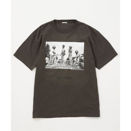 [^:25071610000040]Ray Barbee / Co[r[̃tHgvgTVcJOURNAL STANDARD\QXłPOP UP PHOTO EXHIBITIONJÂLOʂȈꒅłBwLittle Postcards From Home (EP)x[XA2025N1121121܂ŃWpcA[̂߂ɗ郌CEo[r[Bނ̓WFhEXP[^[A~[WVƂĒmĂ܂AN5ɂ́Aߋ16NԂɎB肽߂ʐ^܂Ƃ߂ʐ^WwTHE JOY IS IN CAPTURING THE JOURNEYxSUPER LABOołĂ܂BނɂƂāAXP[g{[hɏ邱ƁAfBAXȃM^[tł邱ƁAĐÊ̂ȂuԂtBɎ߂邱Ƃ́AׂēCɂ̂ł傤BHIDDEN CHAMPIONł̗͂LOāAcA[ԂƏdȂ1120122܂ŁAuJOURNAL STANDARD\Q MENfSvɂPOP UP PHOTO EXHIBITIONJÂ܂Bł͎ʐ^i̓W̔ɉAʐ^WtHgTVc̔̔s܂Bɏɂ́ACEo[r[{lꂵAʐ^WAR{TVcw҂ΏۂɃTCs܂BMdȂ̋@ɂЂꂭByʐ^WTvzRAY BARBEEgTHE JOY IS IN CAPTURING THE JOURNEYhCEo[r[10̍琢E𗷂ĂBŏ̓XP[g{[ĥ߁Aꂩ特yB̍́AȃtBJŎʐ^BĂBC͍ō̎Ẵvg肽A̐l̋L^ƂvBꂪCJ̃Wt@C_[JgƂȂBžbݖLȃJtHjAŐ܂ꂽĆA12΂̎ɃXP[g{[hn߂B̎Ŕނ͗LɂȂBXP[eBO͔ނɐVƂɒ킷鎩R^A[̂ȂɎ䂫Aȕ\̗]nLB䂦AOIȃXg[gXP[gAӐ[uԂ𖡂키ւƈڍs邱Ƃ́AނɂƂđ傫Ȕł͂ȂBނ̎ʐ^́Al̑傫ȉȉĂBAAoL^ȂAɎg̐lĂBĆÃC[W̌łAʂ̃e[}łAȂłB@͂ɕx񂾊ώ@ƍIȍ\}ŎBeꂽʐ^̒Sɂ́AقڏɓbZ[WBނ̎ʐ^͌Ɍ΃mNłɂ炸A҂͐邱Ƃւ̈ɖɕ܂B~[WVƂāA܂XP[^[ƂĂ̔ނ̏ODIY_́Aނ̎ʐ^ɂ\ĂB̖{wThe Joy is in Capturing the journeyx́ACߋ16NԂɎBeCɓ̎ʐ^W߂̂łBiSUPER LABOj舵ɂẮAiɂĂi\łmFBƖ̊֌WɂAۂFČꍇ܂B܂p\REX}[gtHȂǂ̊ɂA኱iƉ摜̃J[قȂꍇ܂Bi̐F́AiAbv摜QƂB