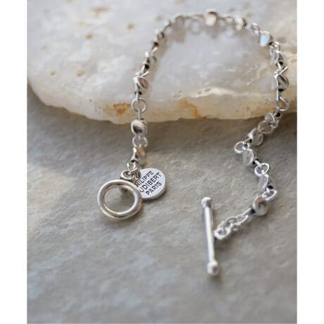 [^:25091410000640]y2025AWzJOURNAL STANDARD[J[^ԁFBRS6612:ARД̔J[F[J[J[Vo[(093)FSILVERД̔TCYF[J[TCYt[(009)FFyPHILIPPE AUDIBER(tBbv I[fBx[)zfUCi[ŒƂPhilippe Audibert(tBbvEI[fBx[)tXEpɂ1989NnƂWG[uhBRNṼANZT[t@bṼANZgł͂ȂAIȓƗA[gƑĂPhilippe Audibert(tBbvEI[fBx[)̏ḾAfUC␻p݂̂ōsAɃRNṼx߂悤Ƃp`Ă܂BV[YXAV[XɎgiȃRNVɂȂĂ܂B舵ɂẮAiɂĂ戵\ɂĂmFBƖ̊֌WɂAۂFČꍇ܂B܂p\REX}[gtHȂǂ̊ɂA኱iƉ摜̃J[قȂꍇ܂Bi̐F́AiAbv摜QƂB