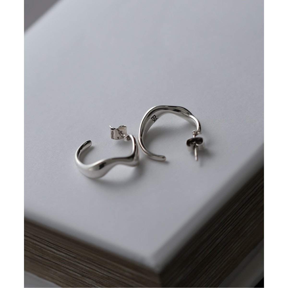 [�}���C]�yPHILIPPE AUDIBERT�zElrose earring brass s/�W���[�i���X�^���_�[�h�iJOURNAL STANDARD�j �V���o�[