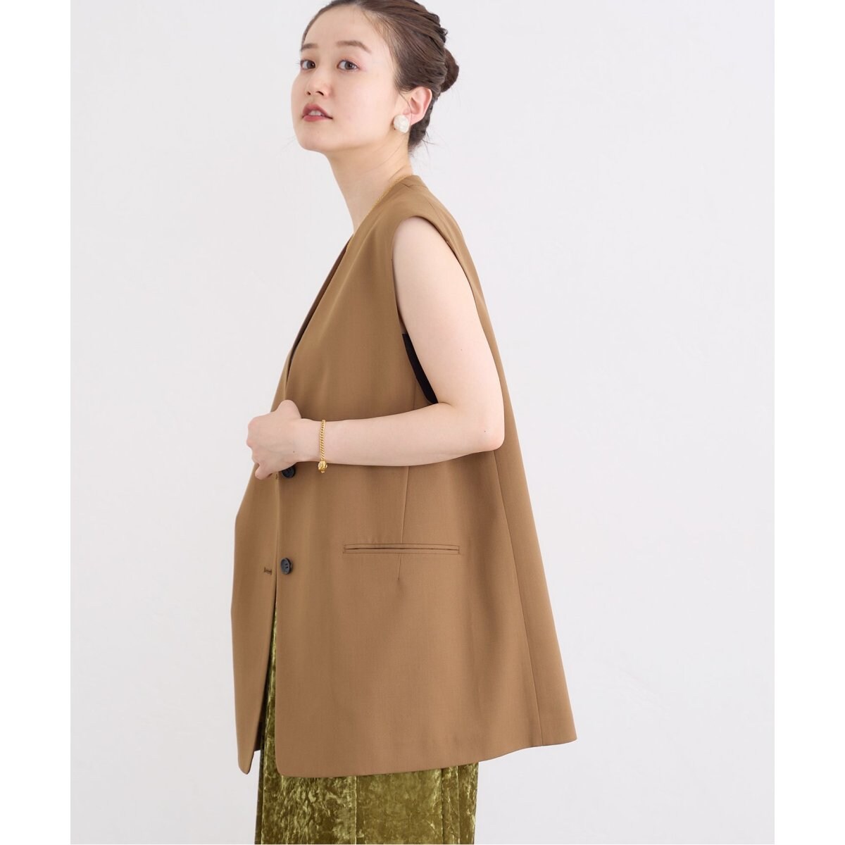 IENAカラーレス2ボタンベスト IENA（イエナ）の「カラーレス2ボタンベスト（ベスト）」 - WEAR