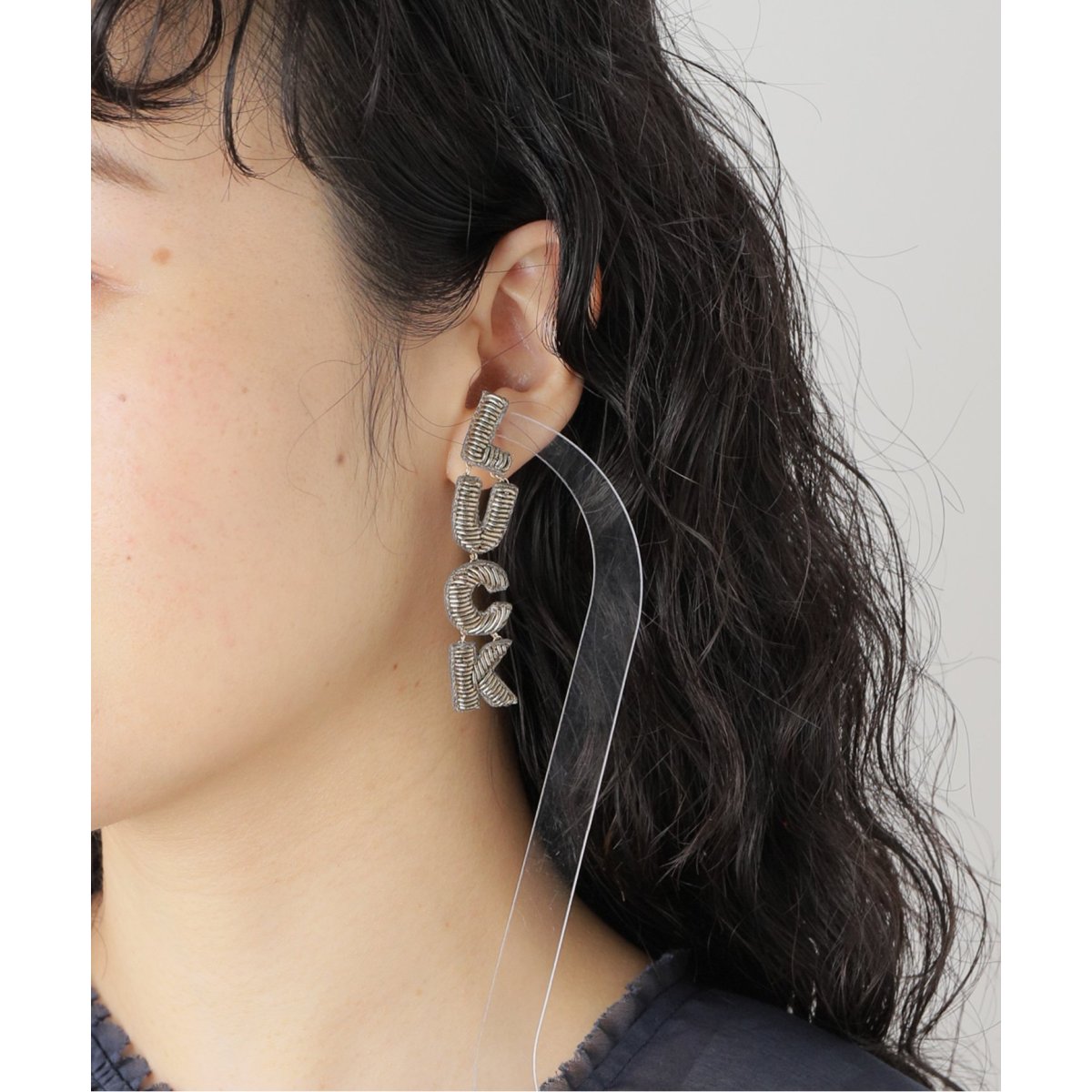 SOPHIA203/ソフィア203】 LETTER EA LUCK ピアス(両耳) | イエナ(IENA