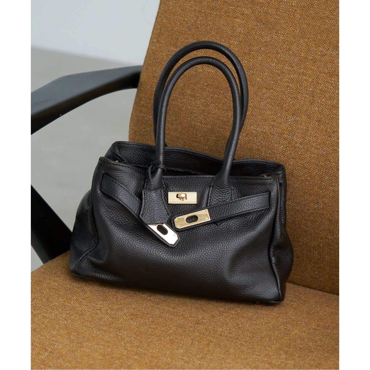 AULENTTI/オウレンティ ベルト付きレザー MIDI BAG ST-219‐M-DO AULENTTI/オウレンティ ベルト付きレザー MIDI BAG ST-219‐M-DO