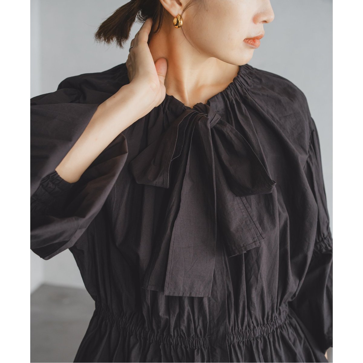 SARA MALLIKA × IENA ボウシャツブラウス　ボウタイ SARA MALLIKA × IENA ボウシャツブラウス | イエナ(IENA