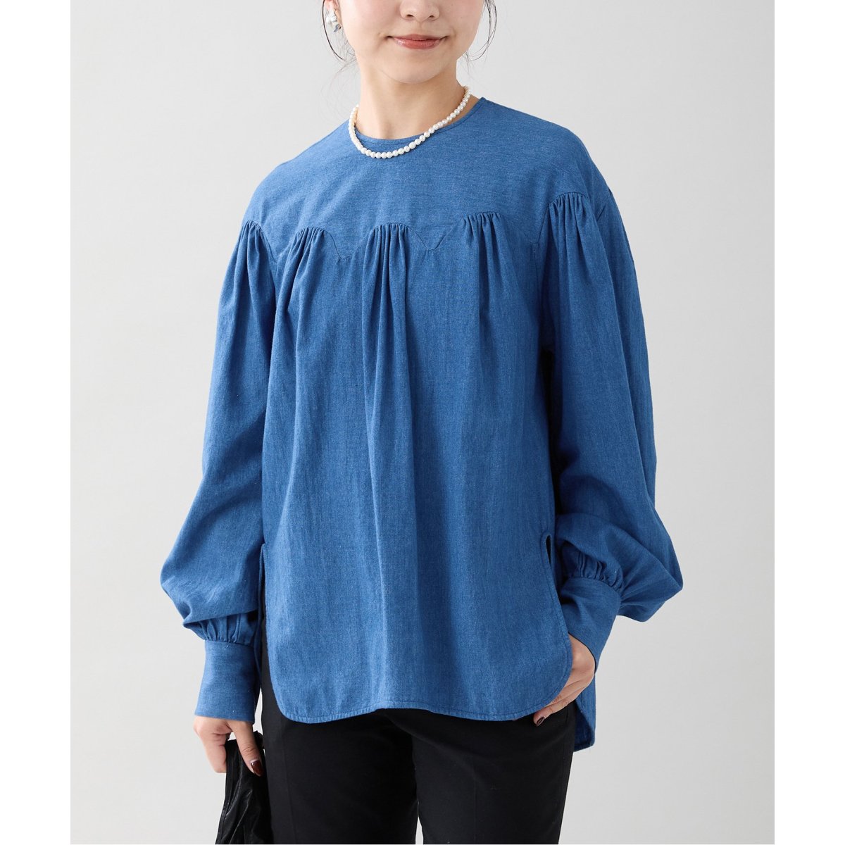 BOWTE/バウト 別注 WAVE LINE デニム ブラウス | イエナ(IENA BOWTE/バウト 別注 WAVE LINE デニム ブラウス | イエナ(IENA